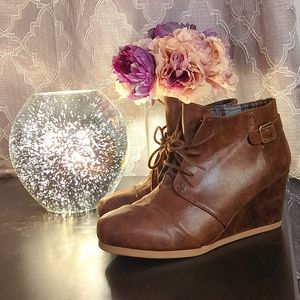 Maurices Booties, size 8 in Cognac